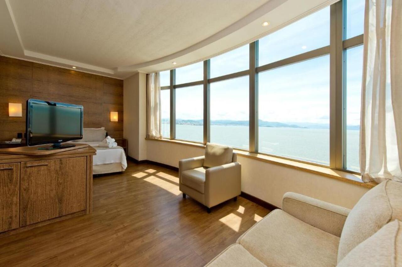 Majestic Palace Hotel Florianópolis Exterior foto A room at the hotel