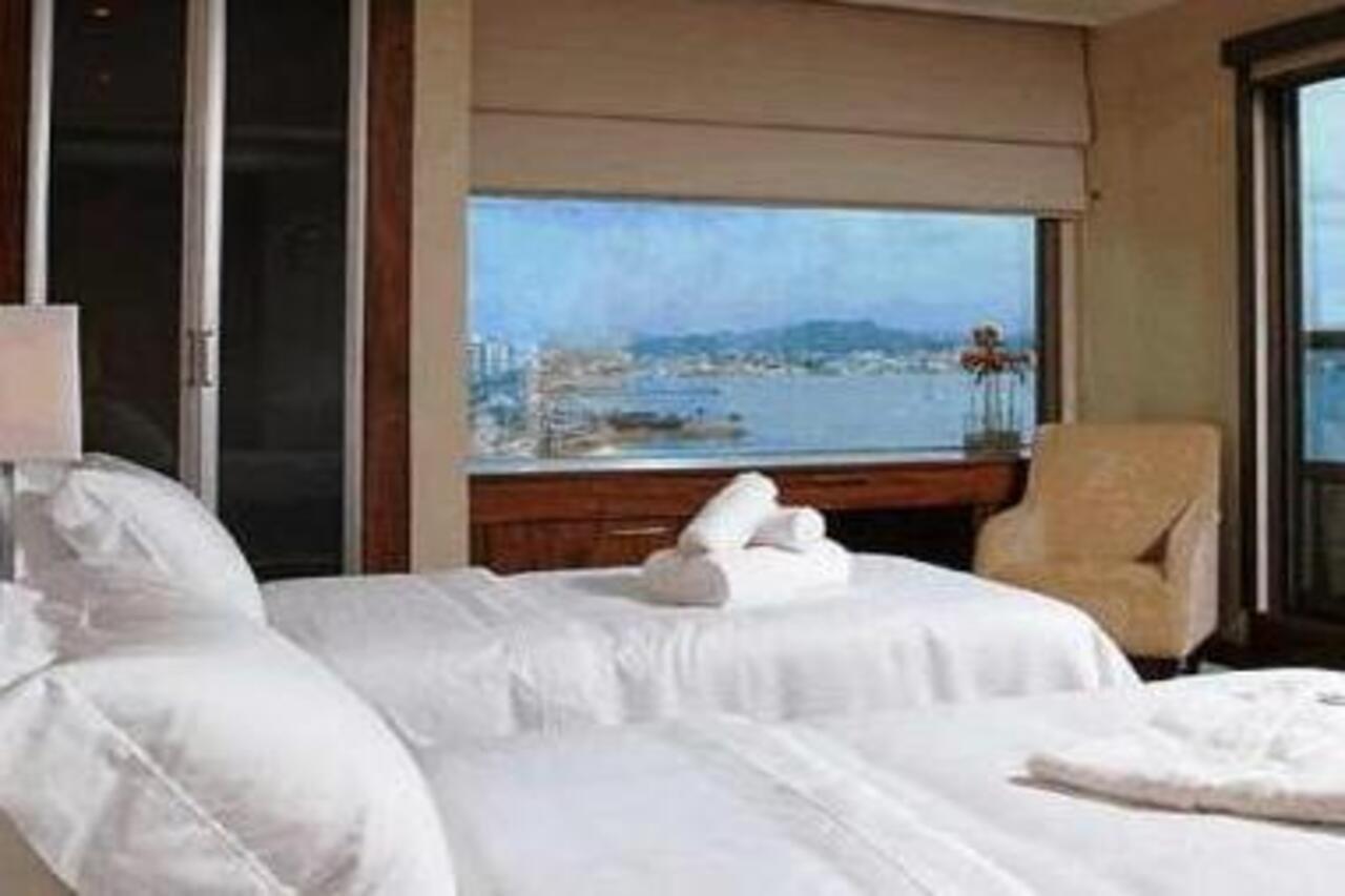 Majestic Palace Hotel Florianópolis Exterior foto A bedroom at the hotel