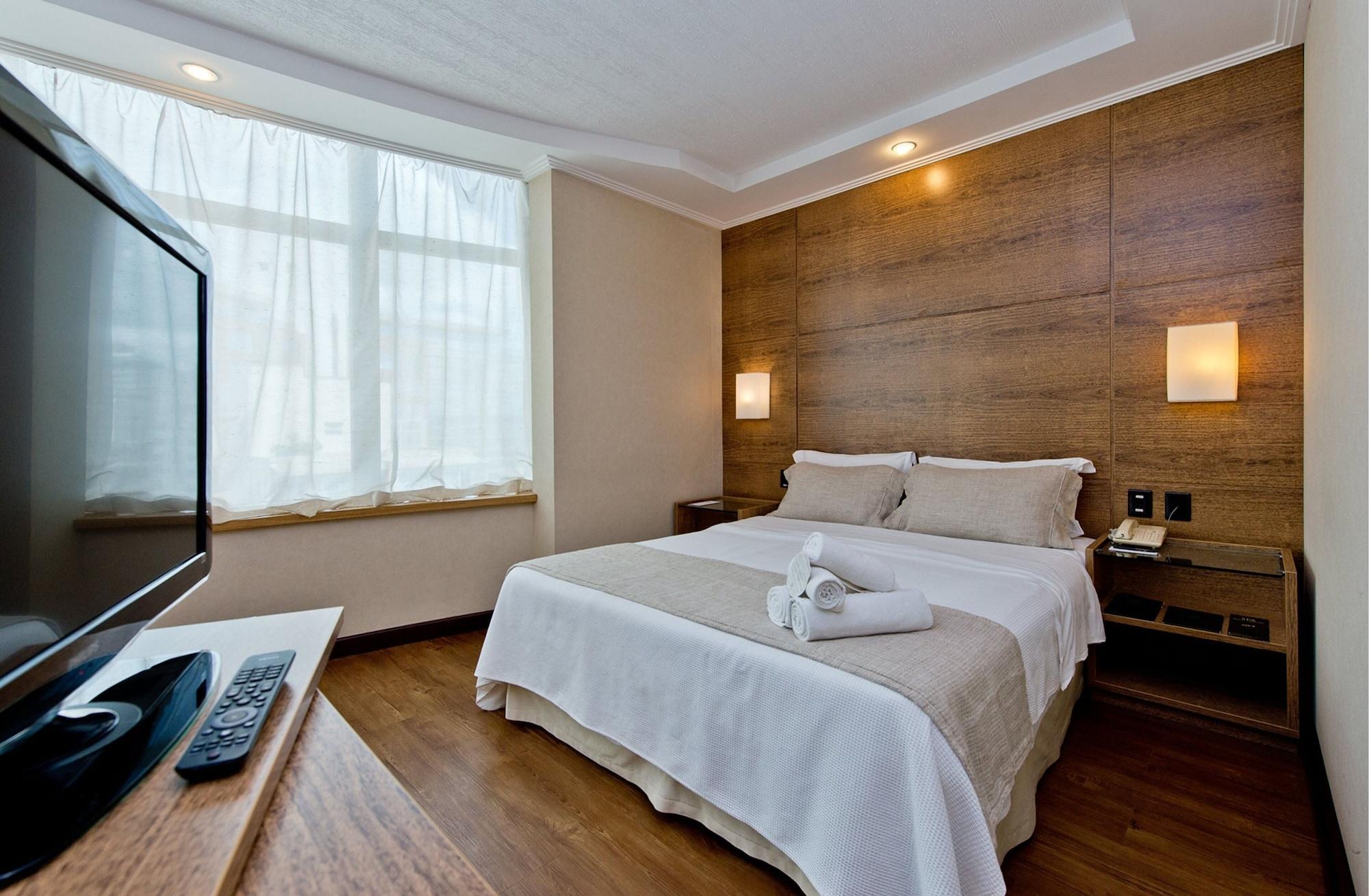 Majestic Palace Hotel Florianópolis Exterior foto A room at the hotel