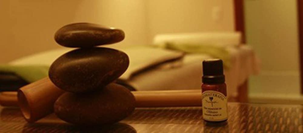 Majestic Palace Hotel Florianópolis Exterior foto A bottle of essential oil