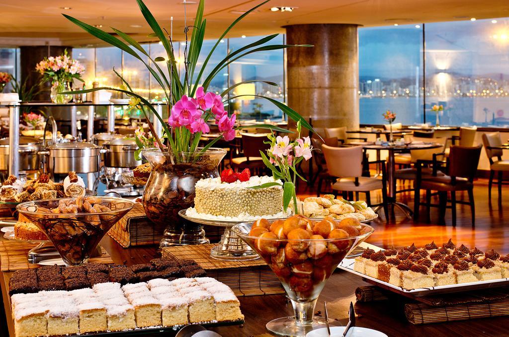 Majestic Palace Hotel Florianópolis Exterior foto A buffet at a hotel