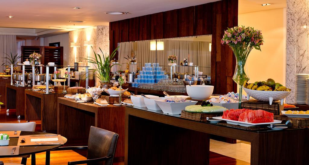 Majestic Palace Hotel Florianópolis Exterior foto A buffet at a hotel