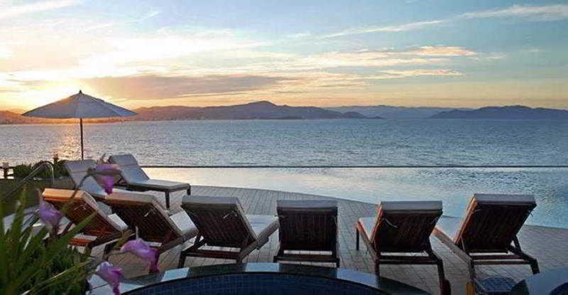 Majestic Palace Hotel Florianópolis Exterior foto View from the pool